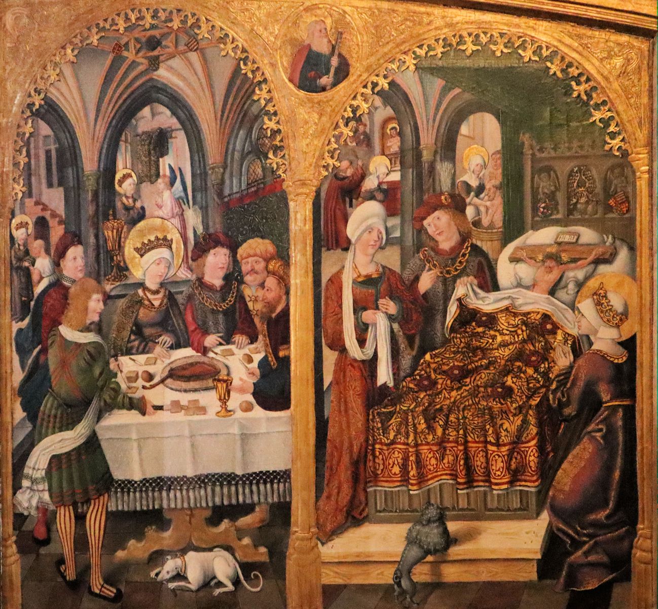 Elisabetta vestita a festa durante la visita dell'imperatore (a sinistra) e il Cristo crocifisso in matrimonio