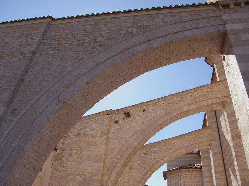 Archi Rampanti Basilica di Santa Chiara