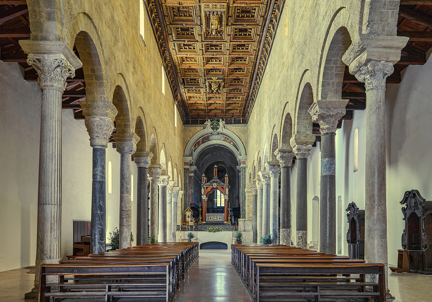 Interno Cattedrale San Cataldo