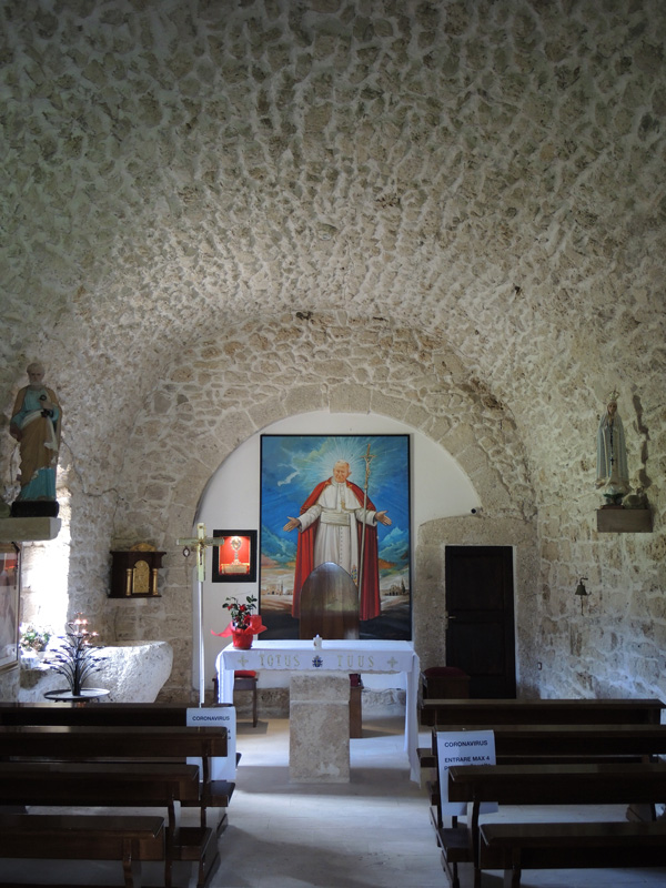 Interno San Pietro della Ienca
