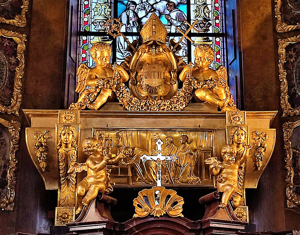 Altare con il sarcofago di S. Norbert