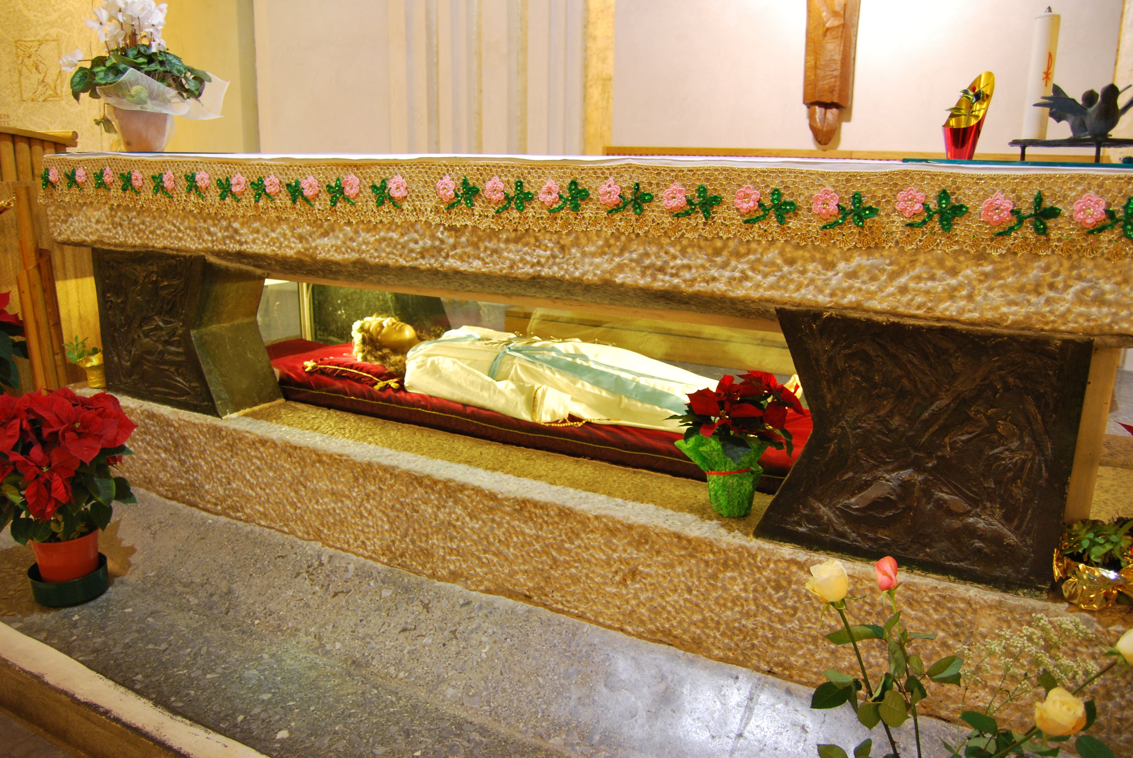 Tomba di Santa Maria Goretti